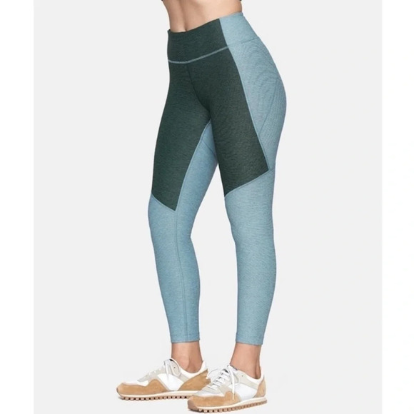 OUTDOOR VOICES Two Toned 3/4 Length Leggings - Picture 3 of 10